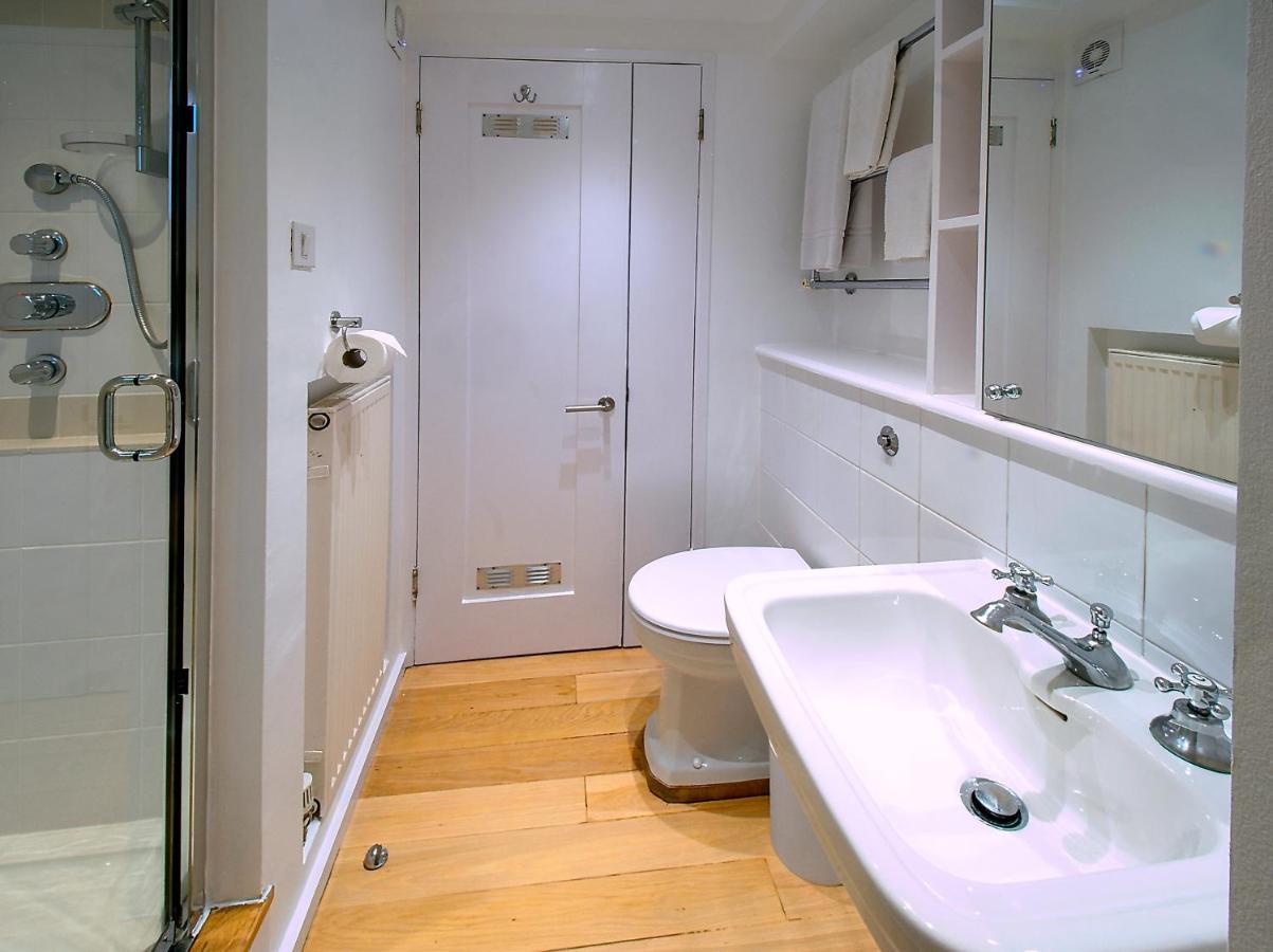 Serene Townhouse With Parking Case de vacanță Londra